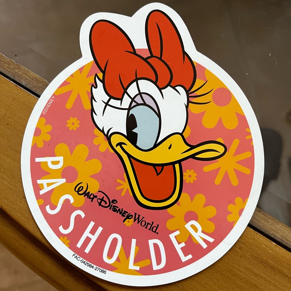 Daisy Duck Passholder Magnet